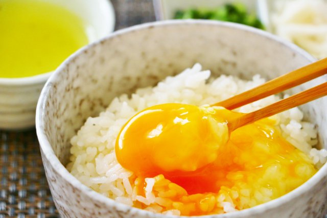 trứng sống